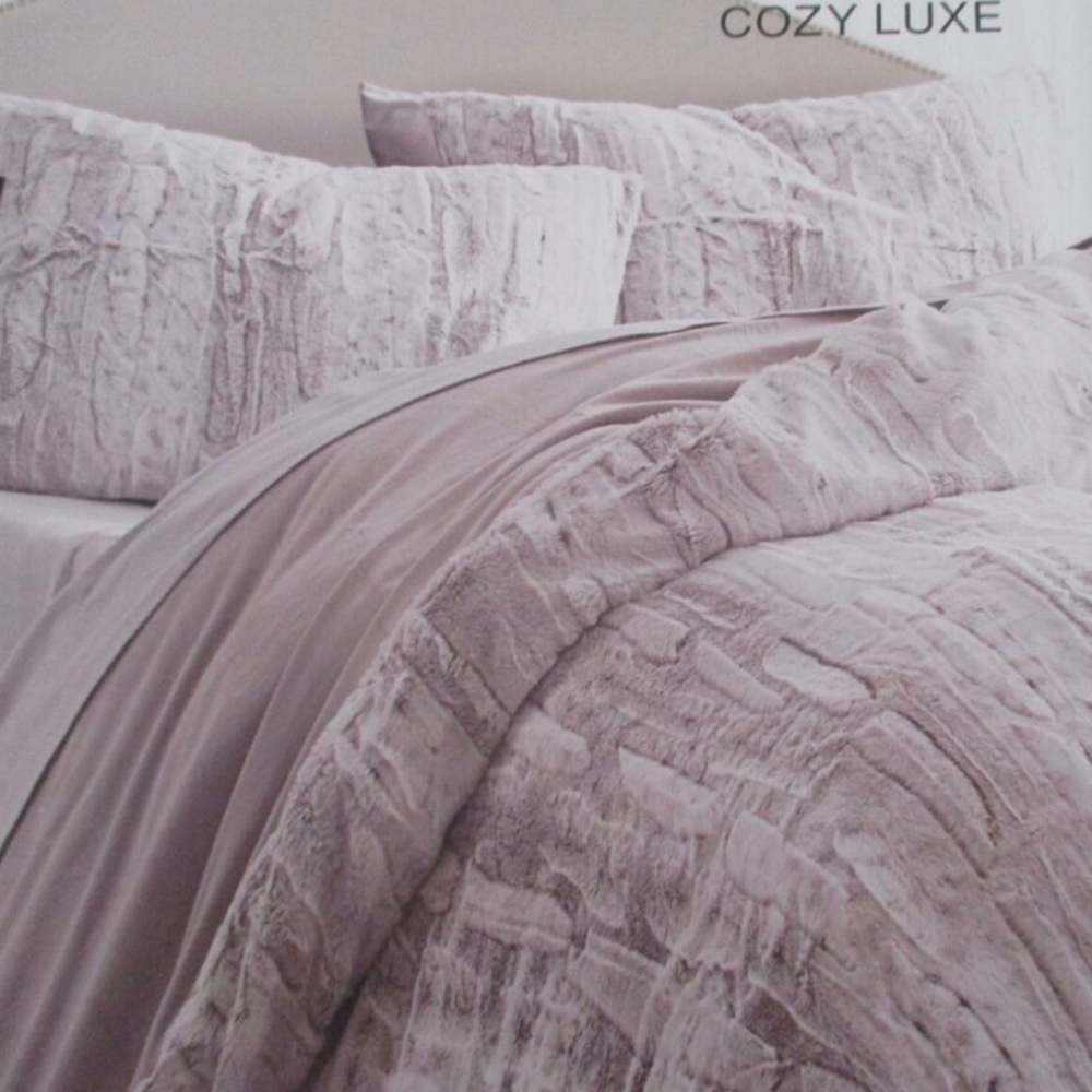 DKNY Full/Queen LUXE Snow Leopard Faux Fur Comforter Set Animal Beige 3 Pc